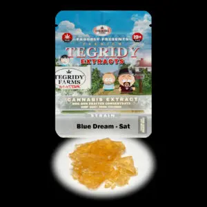 “Tegridy Extracts Blue Dream shatter concentrate featuring translucent light golden shatter with a clear glass-like appearance and stable texture.”
