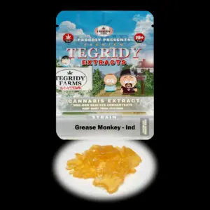 “Tegridy Extracts Grease Monkey shatter concentrate featuring translucent light golden shatter with a clear glass-like appearance and stable texture.”
