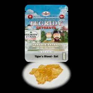 “Tegridy Extracts Tigers Blood shatter concentrate featuring translucent light golden shatter with a clear glass-like appearance and stable texture.”